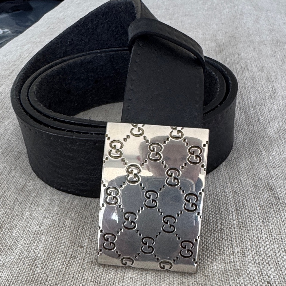 Gucci Black Belt with Patterned Silver Buckle
